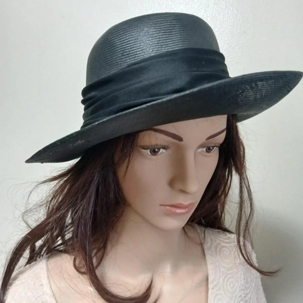 Vintage 50s/60s women's black bowler hat with silk accent by Emme Inc New York